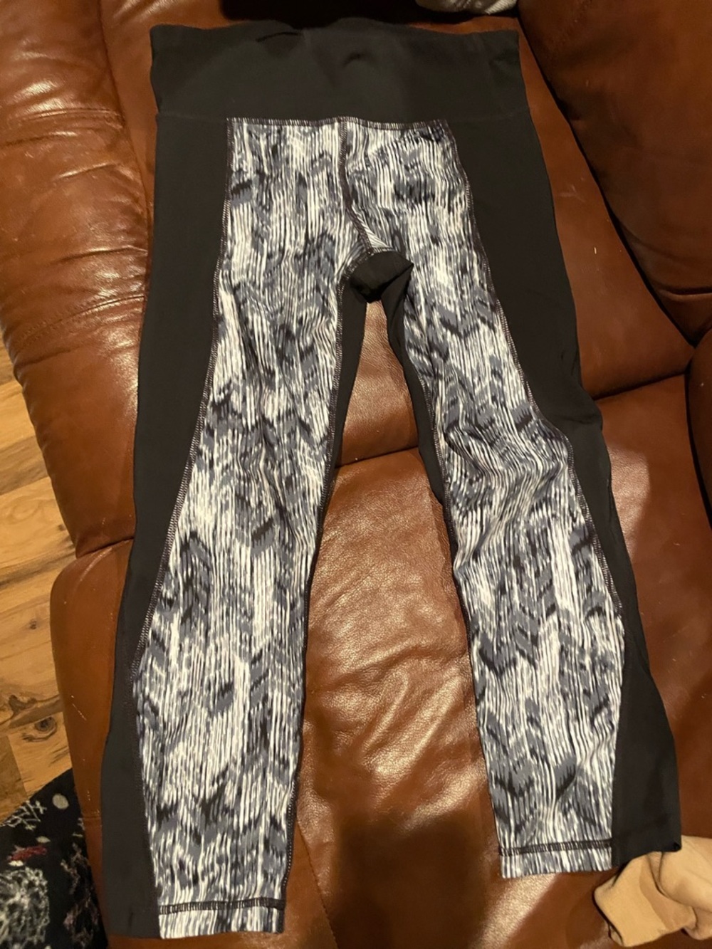 GAP Black and White Patterned Capris